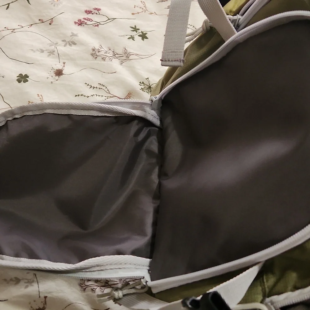 ***SALE 3 for $20*** Kelty Green Picnic Cooler - Picture 10 of 10